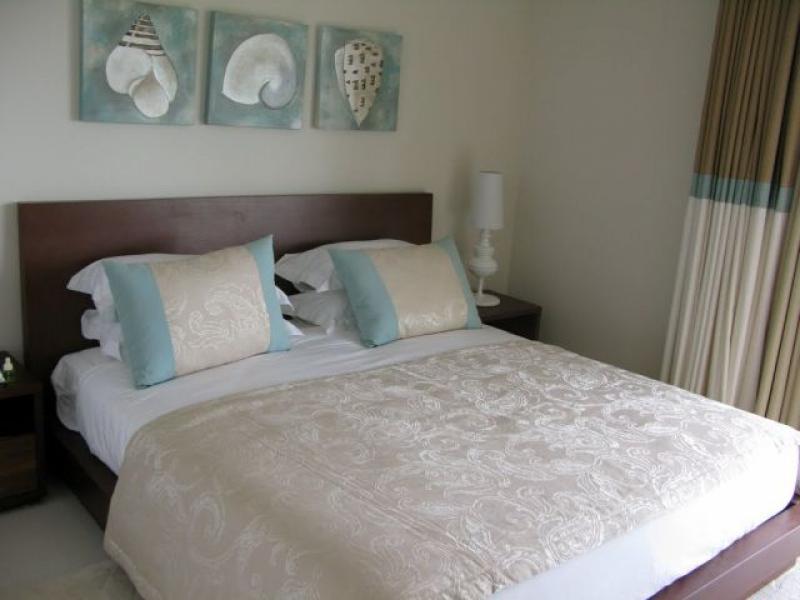 Leora Beach , South Coast  