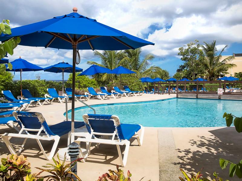 Beach View Hotel Barbados , Paynes Bay , West Coast Barbados  