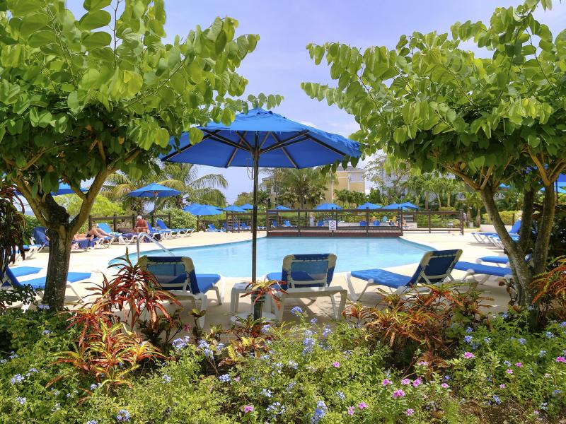 Beach View Hotel Barbados , Paynes Bay , West Coast Barbados  