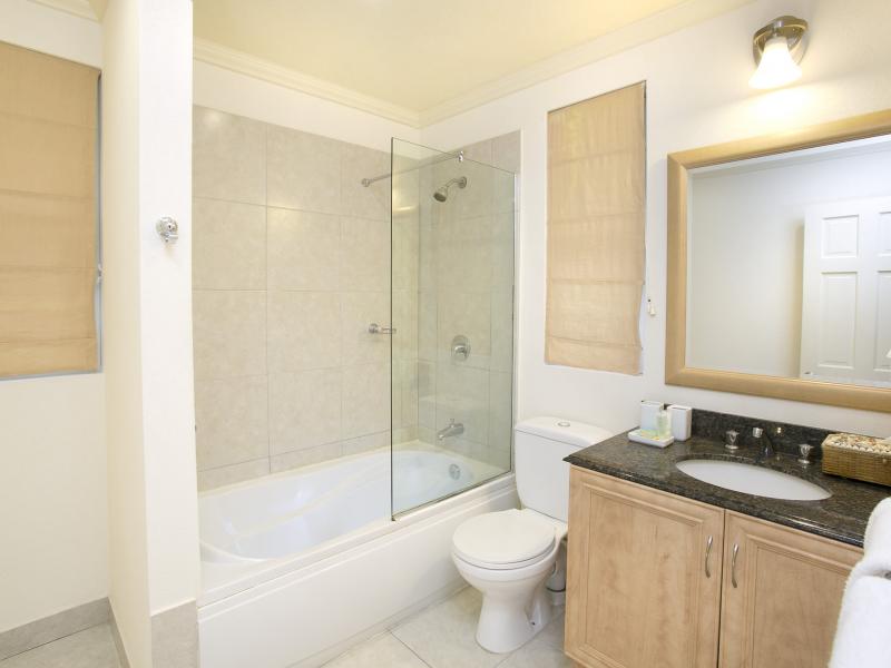 Beach View Hotel Barbados , Paynes Bay , West Coast Barbados  